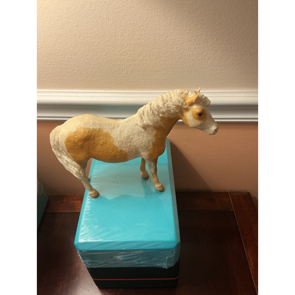 Breyer Traditional Series Misty of Chincoteague Model 20 Chestnut White Pinto